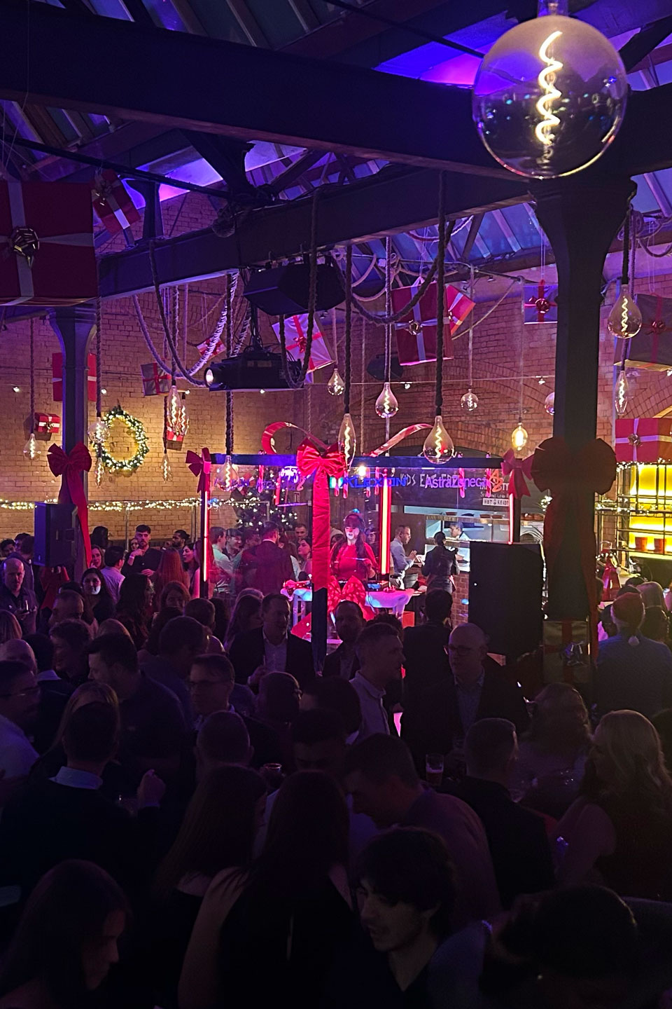 the-best-christmas-party-with-dj